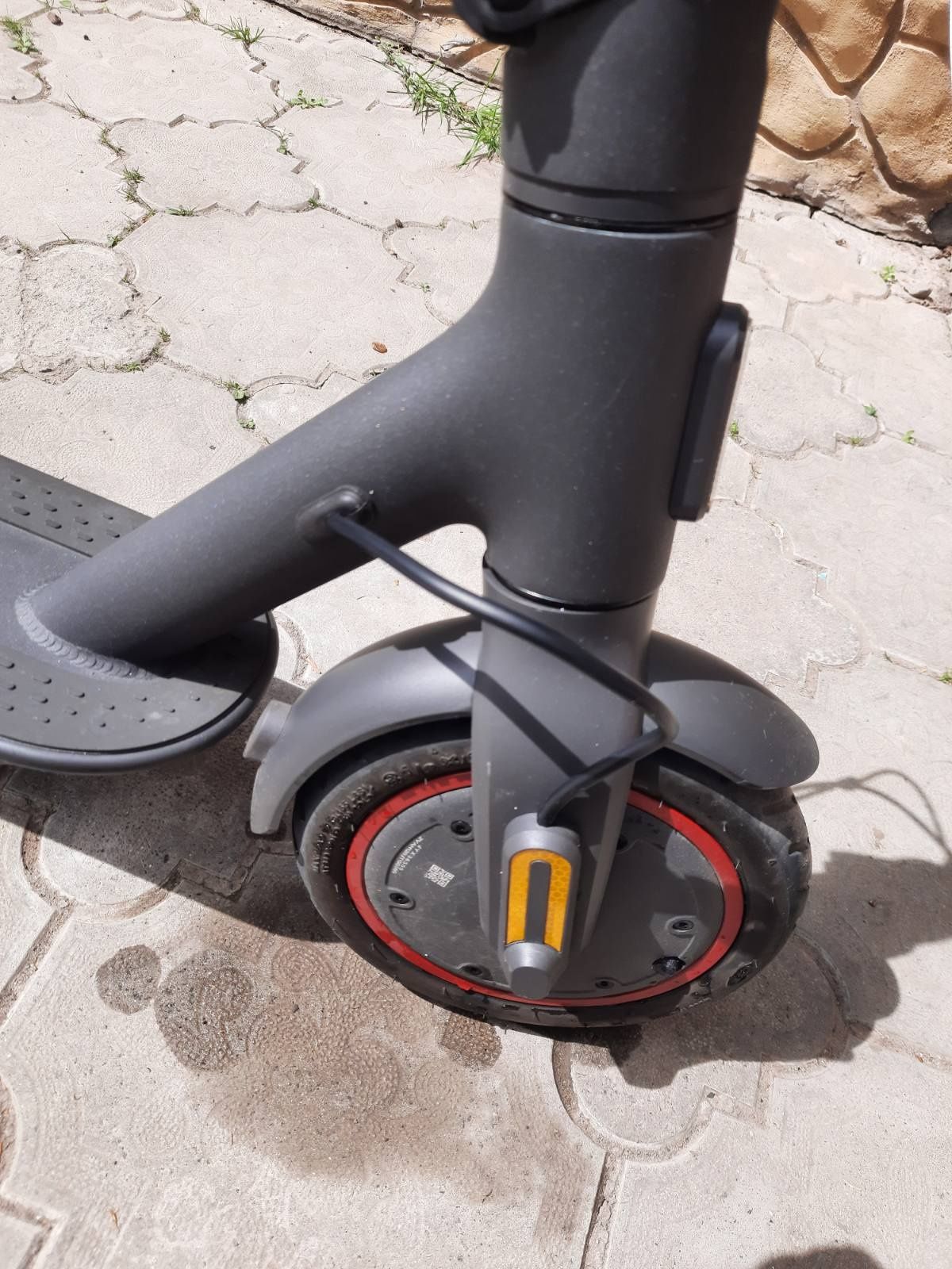 Продам Електросамокат Xiaomi Mi Electric Scooter Pro 2