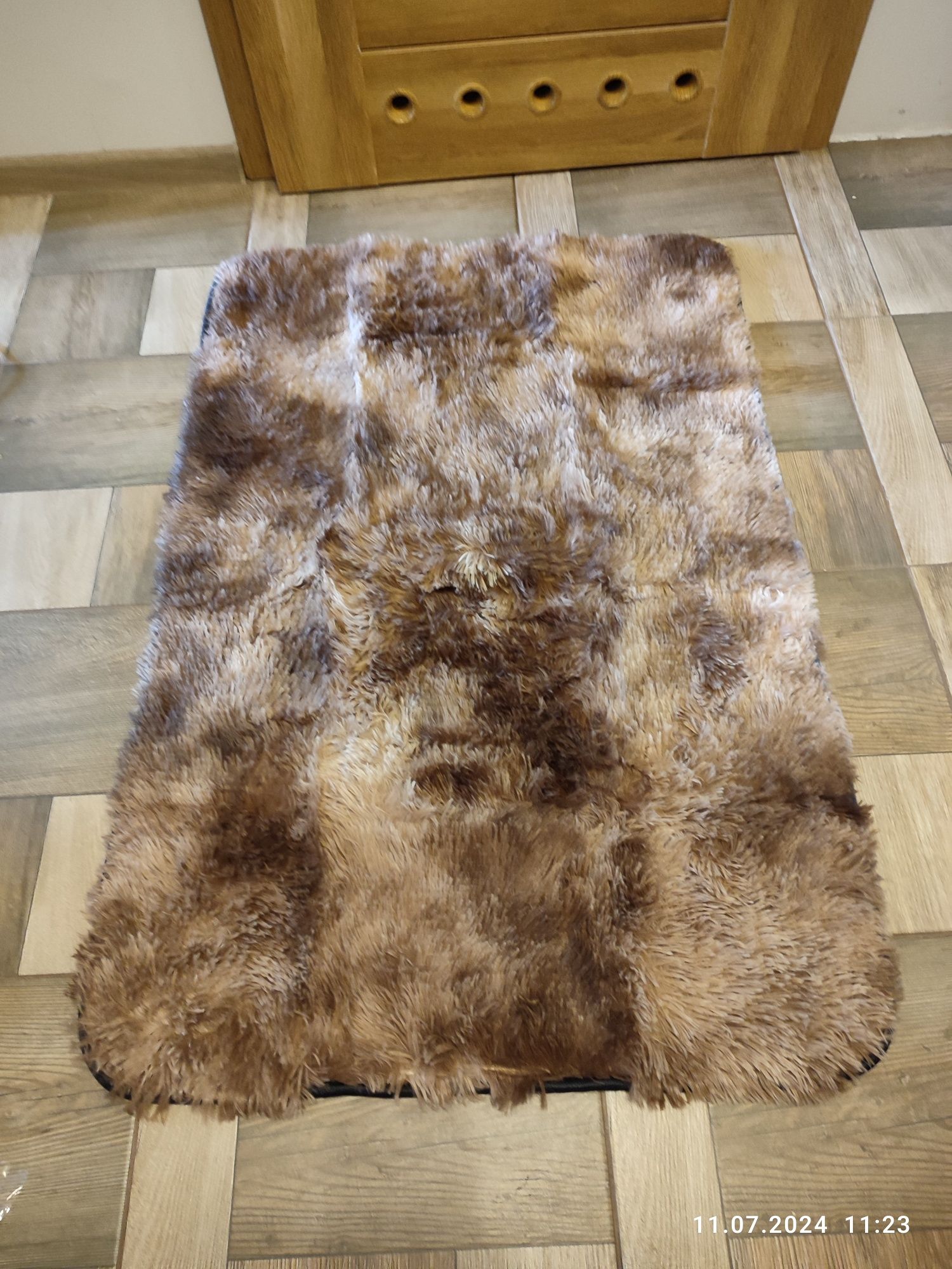 Nowy brązowy dywan puszysty 80x120