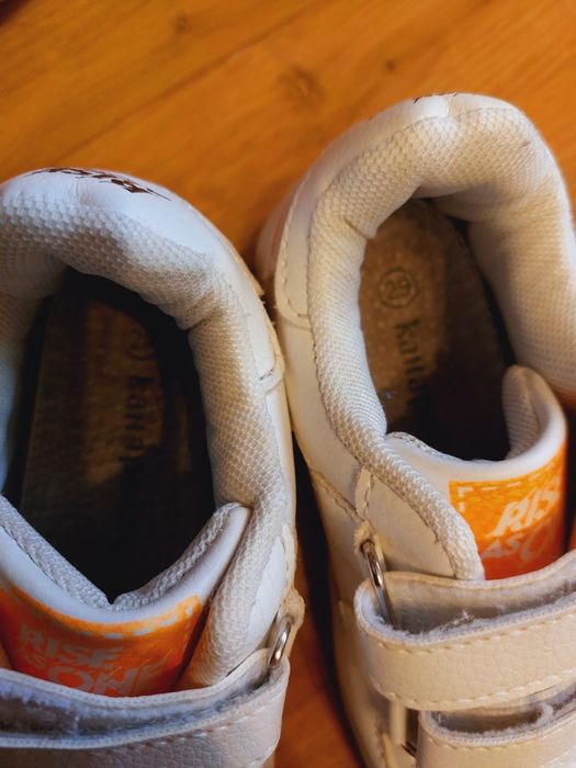 Adidaski dla chłopca białego koloru