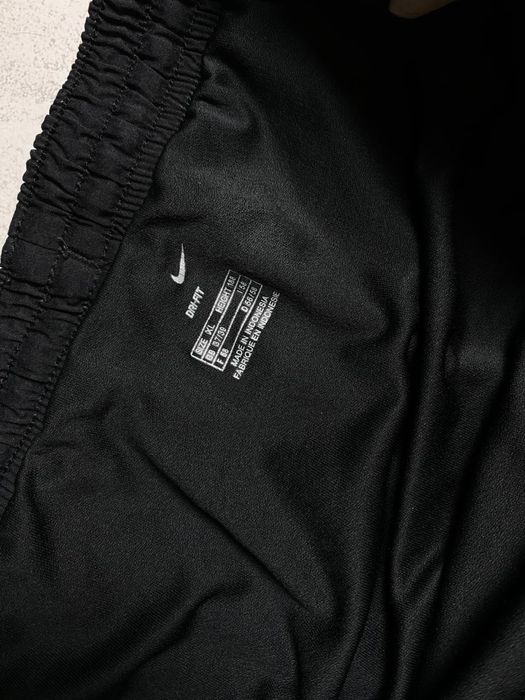 Чорні бігові шорти Nike Dri-FIT, легка тканина, мінімалізм