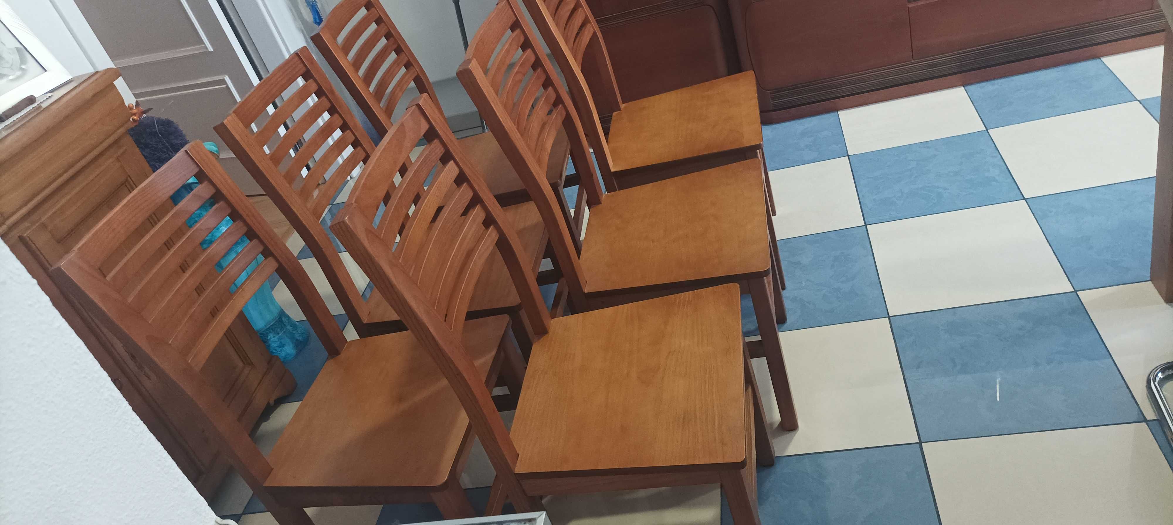 Conjunto de 6 cadeiras em madeira