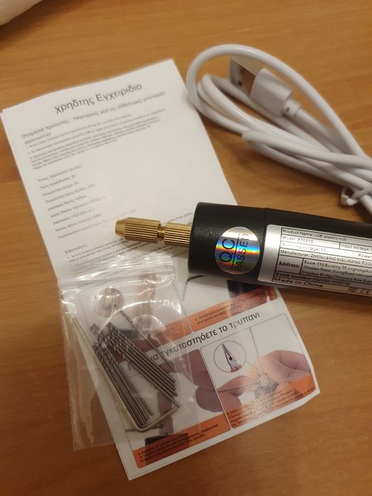 Elektryczna wiertarka do drobnych precyzyjnych robotek ręcznych.