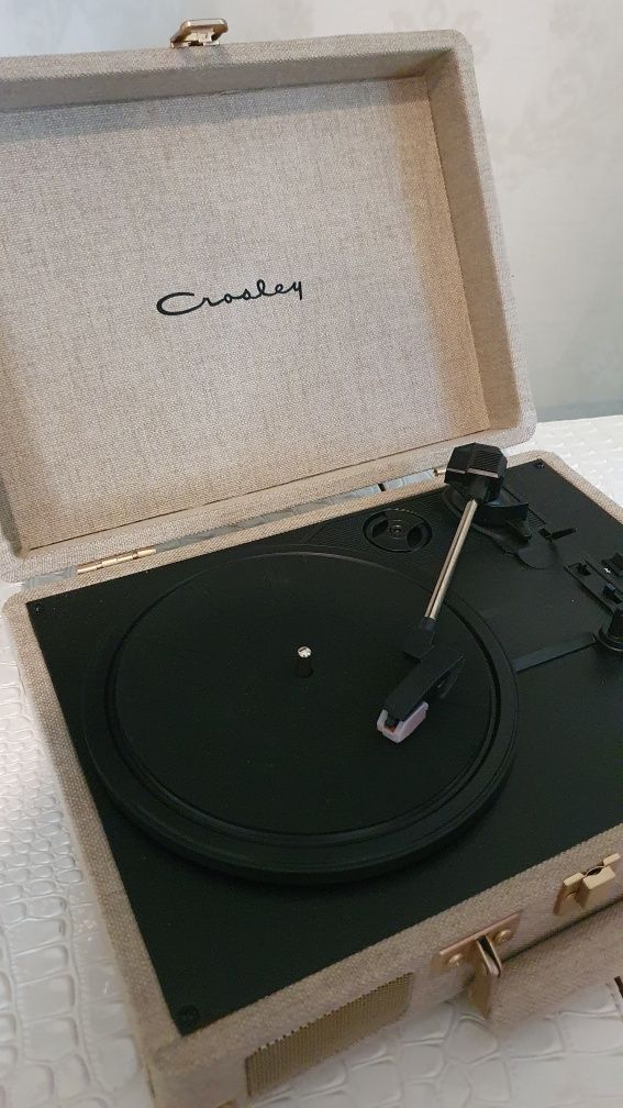 Проигрыватель Crosley Deluxe