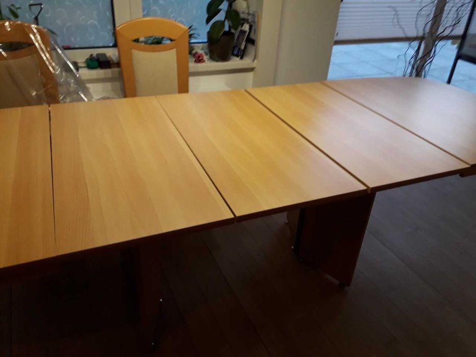 продаю розкладний стіл з 6 кріслами