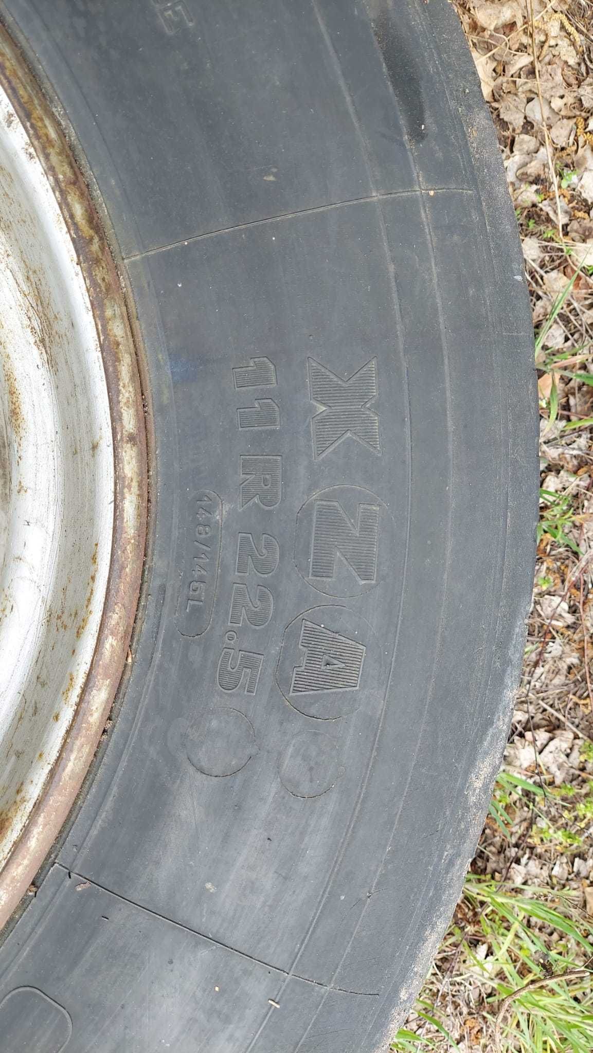 Felgi stalowe 22,5″ z oponami ciężarowymi – 5 szt.