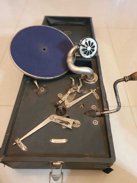 gramofon model PT-3, seria 01, 1935.1 Leningradzka Fabryka Gramofonów.