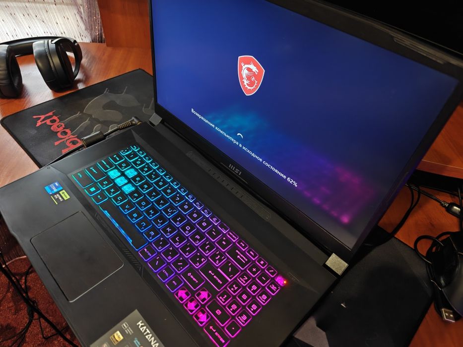 Ігровий ноутбук MSI Katana 17 B12V