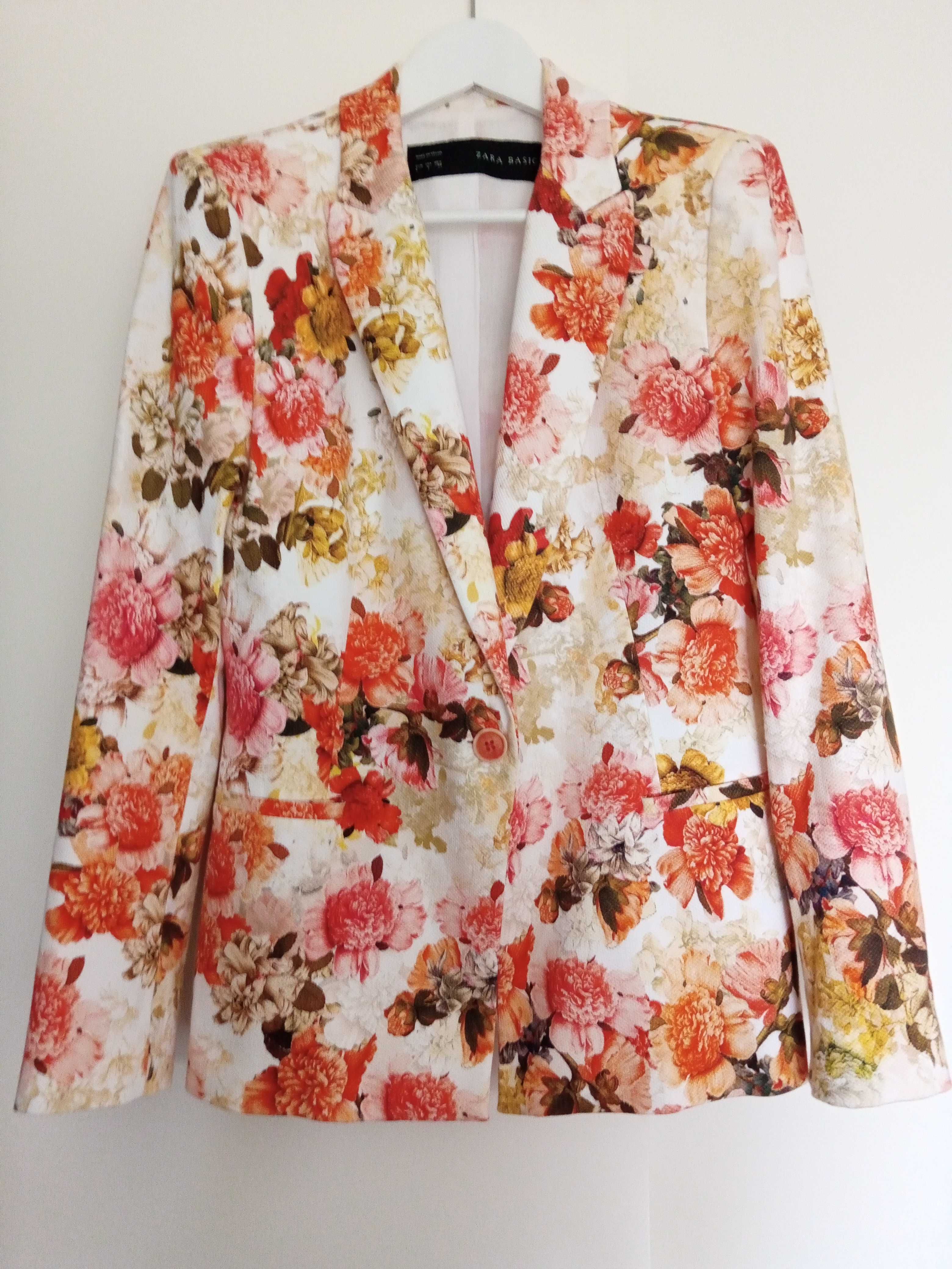 Blazer com padrão floral da Zara