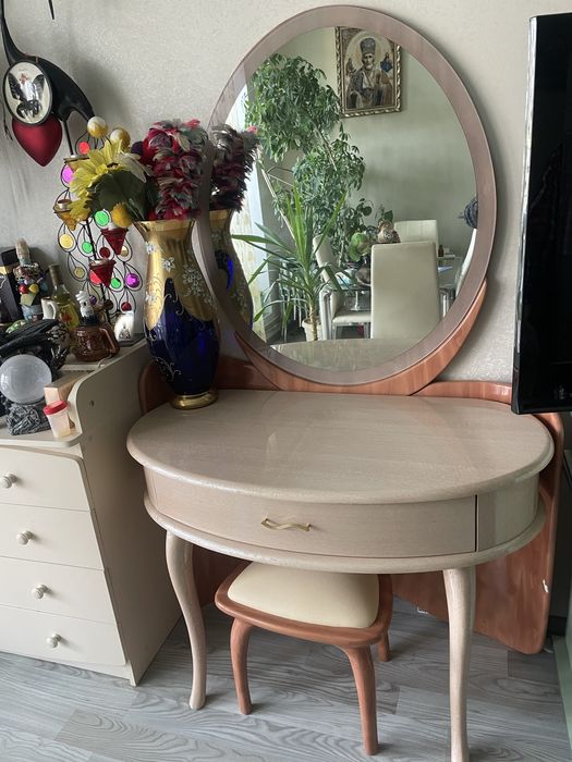 Продам комплект иьальянской мебели