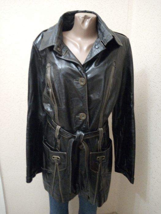 Кожаный женский пиджак.