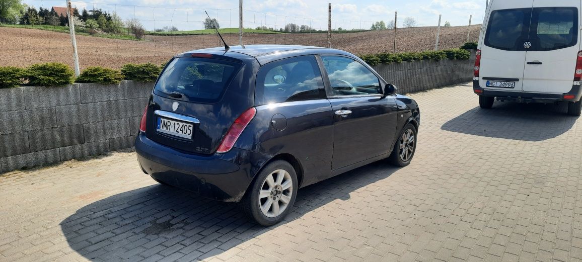 Lancia Y psilon 1.2 benzyna , niski przebieg sprawna klima