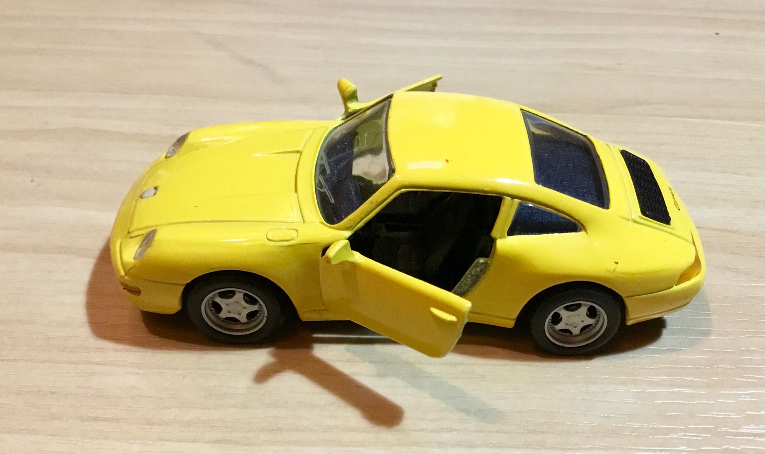 Miniatura Porsche 911 Carrera da Maisto escala1/36