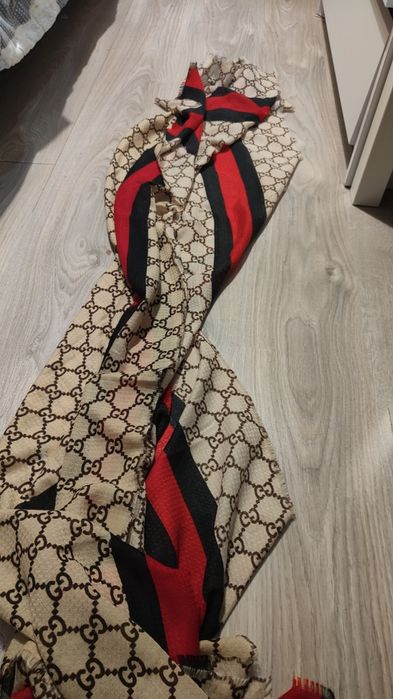 Chusta szal logo G G