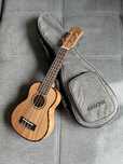 CASCHA HH 2026 PREMIUM SET ukulele sopranowe mahoń z pokrowcem