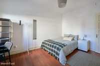 572133 - Quarto com cama de casal em apartamento com 3 quartos