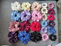 Satynowe scrunchies