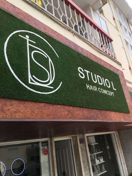 Destaque o seu logótipo utilizando acrílico com ou sem iluminação.