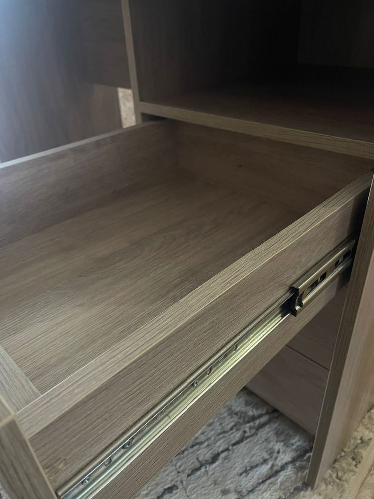 Продаю комп’ютерний стіл 120×60.
