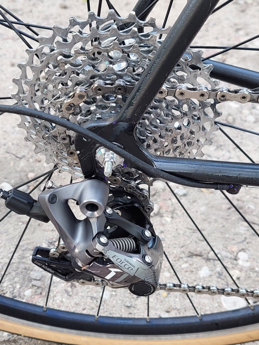 Rower szosowy carbon karbon kolarzówka Trek sram Force Ultegra
