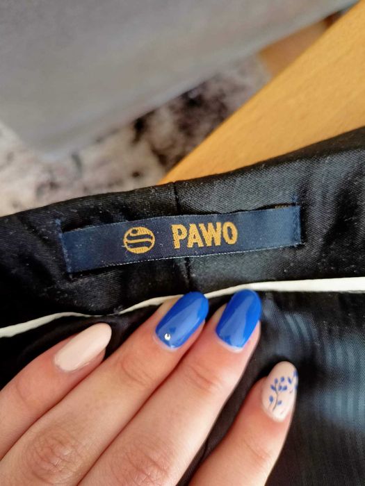 Czarny garnitur idealny na wesela z firmy PAWO