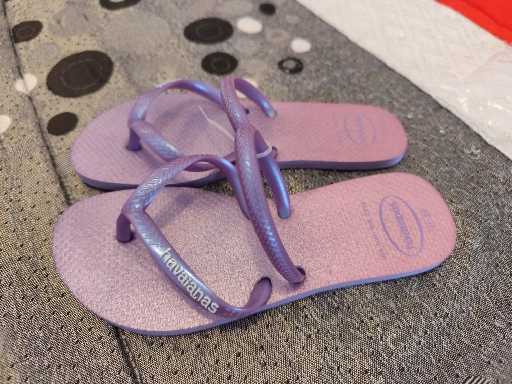 Vendo havaianas novas