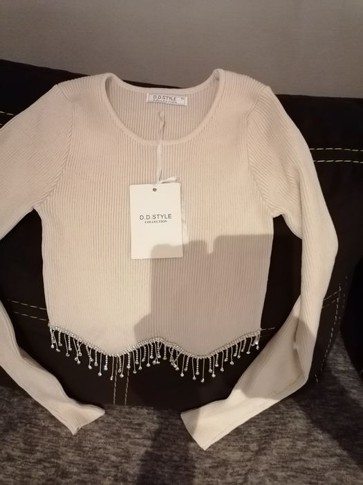 Bluzka sweterkowa z ozdobami