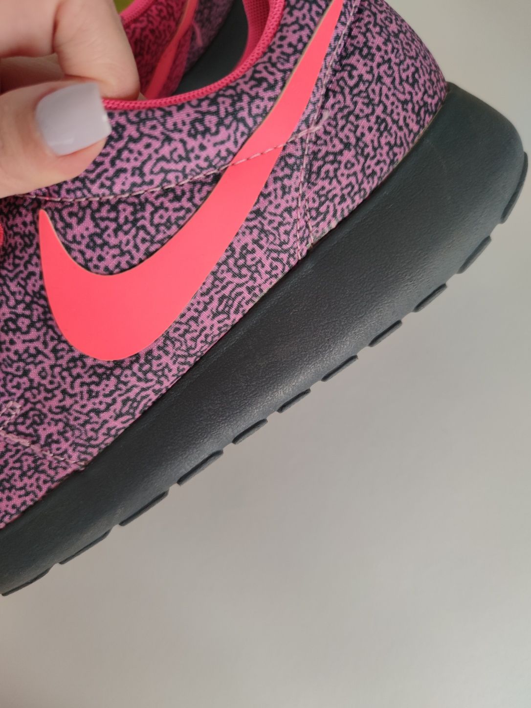 Tênis Nike roshe run 38.5, como novos.