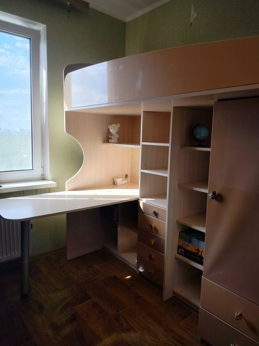 Ліжко-шафа з письмовим столом