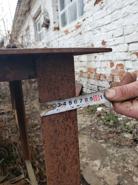 Стол слесарный,с тисками и наковальней