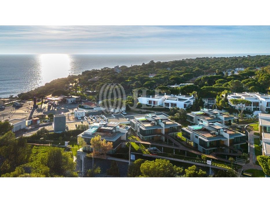 Moradia T4+1 vista mar em condomínio em Cascais