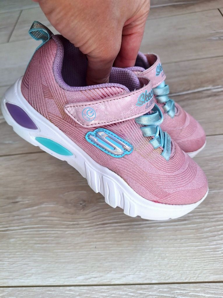 Кроссовки на девочку р-р 28 Skechers