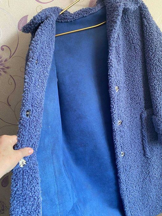 Шуба голубая яркая