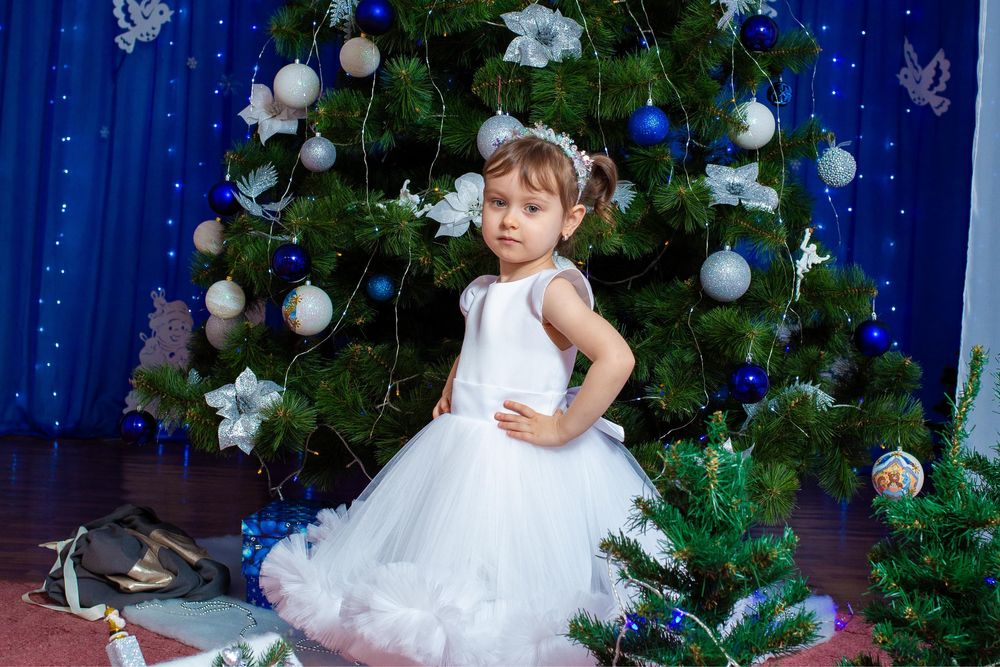 Святкова біла сукня для дівчинки