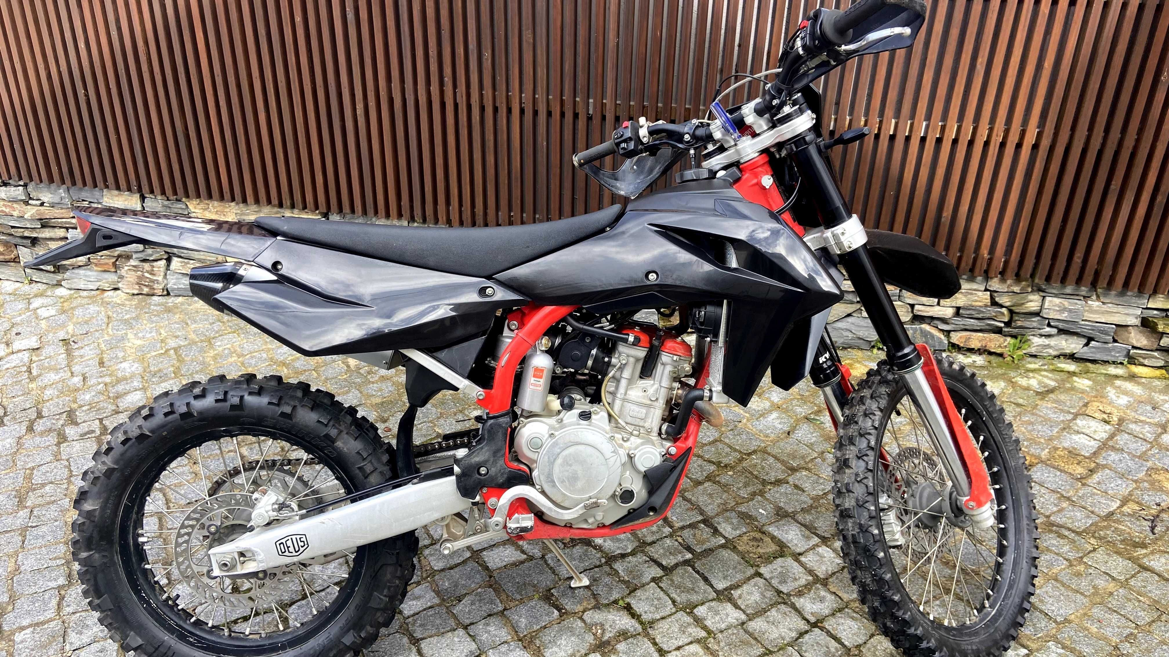 Mota SWM 300rs motor Husqvarna