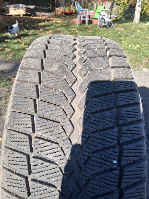 Opona zimowa Vredestein 225/50 r17