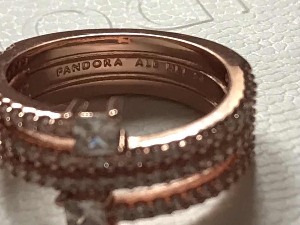 Piękny nowy pierścionek Pandora Potrójna spirala 54