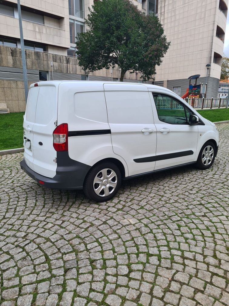 Ford transit courrier
