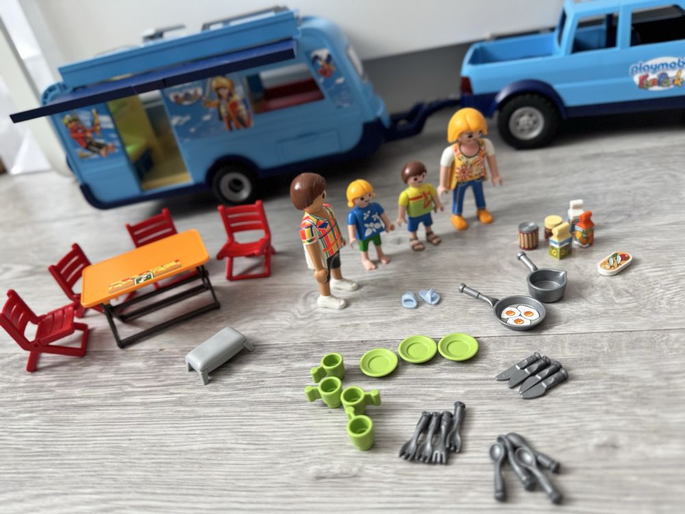 Playmobil auto pickup z przyczepą kempingową 9592