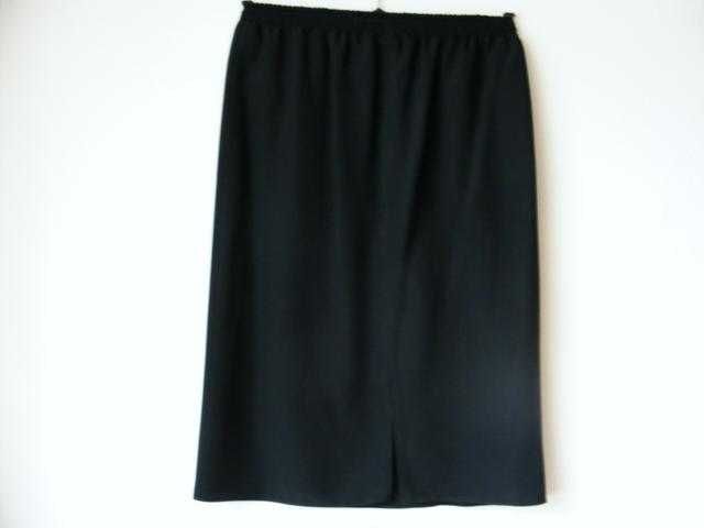 Garsonka - kostium czarno - śliwkowy R 40