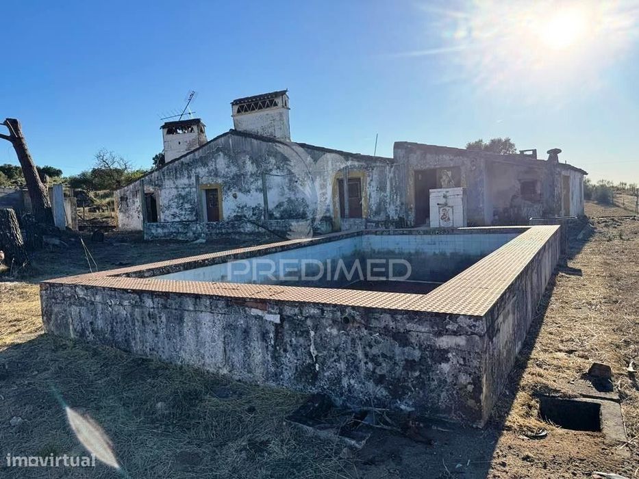 Quintinha em zona calma e tranquila, com projeto de construção apro...