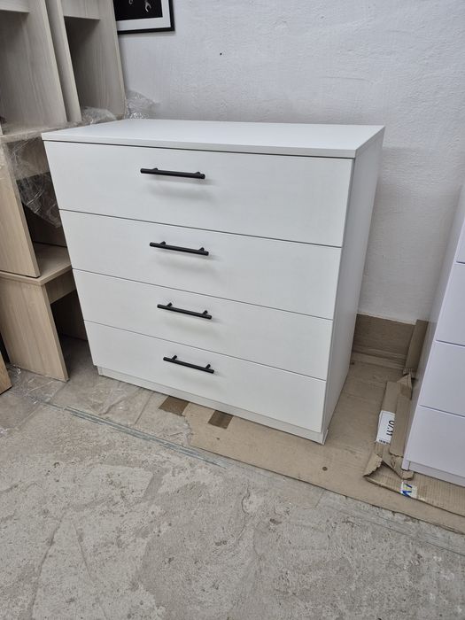 Комод на 4 ящики.