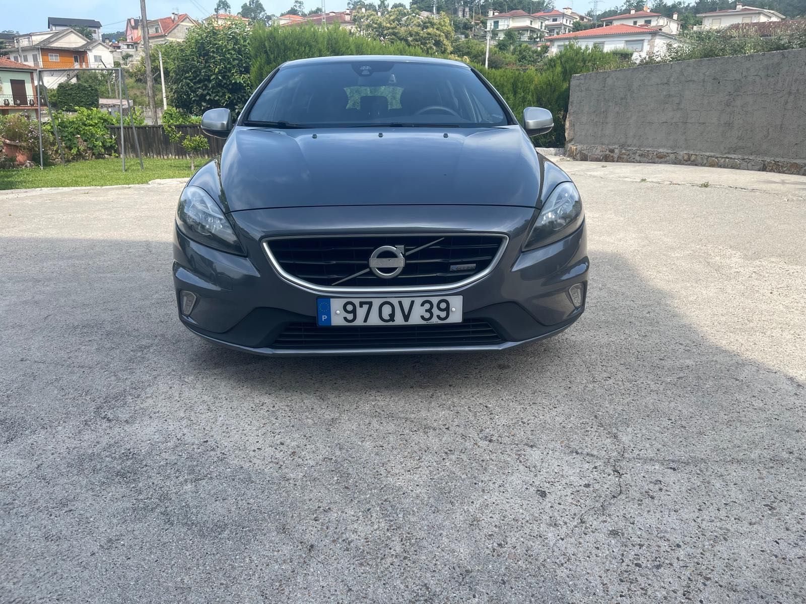 Volvo v40 R design