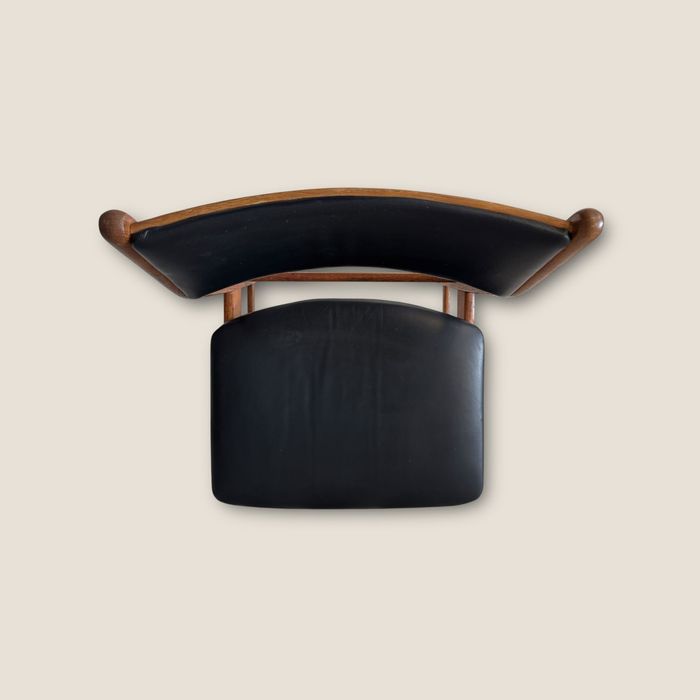 Zestaw 3 różnych, duńskich krzeseł z lat 60. – teak i czarna skóra