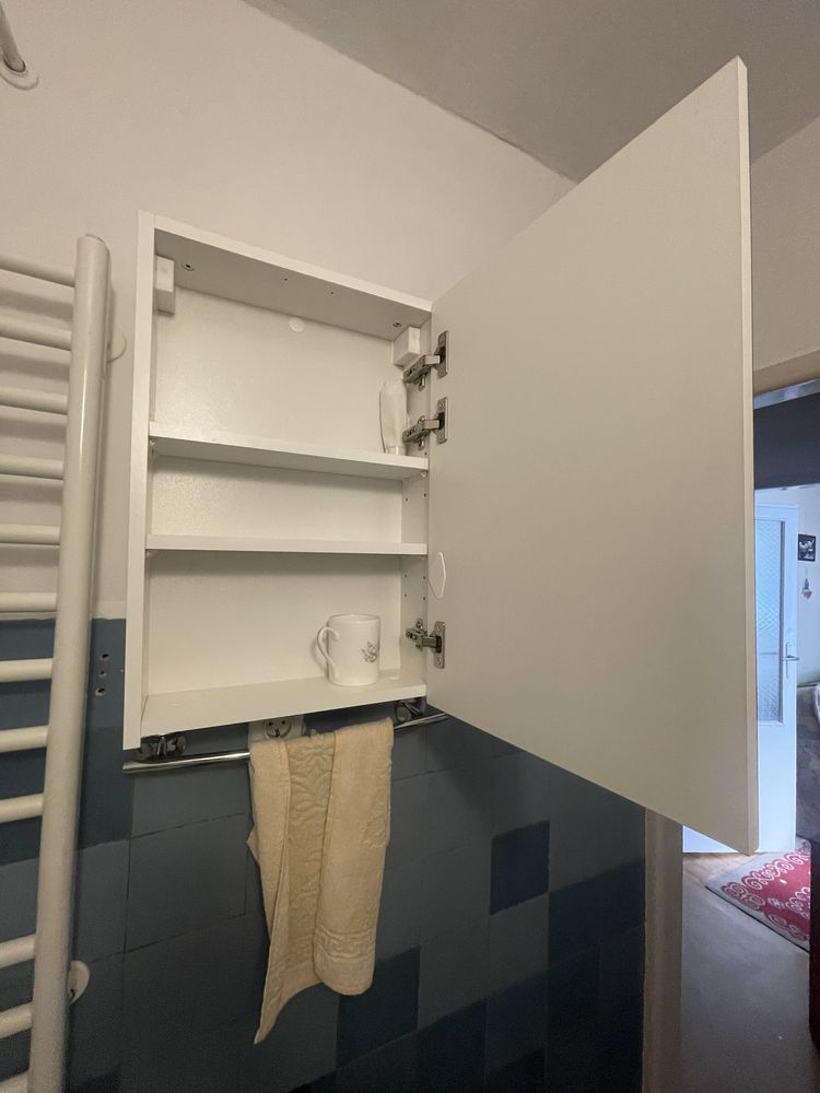 Szafka łazienkowa z lustrem wisząca