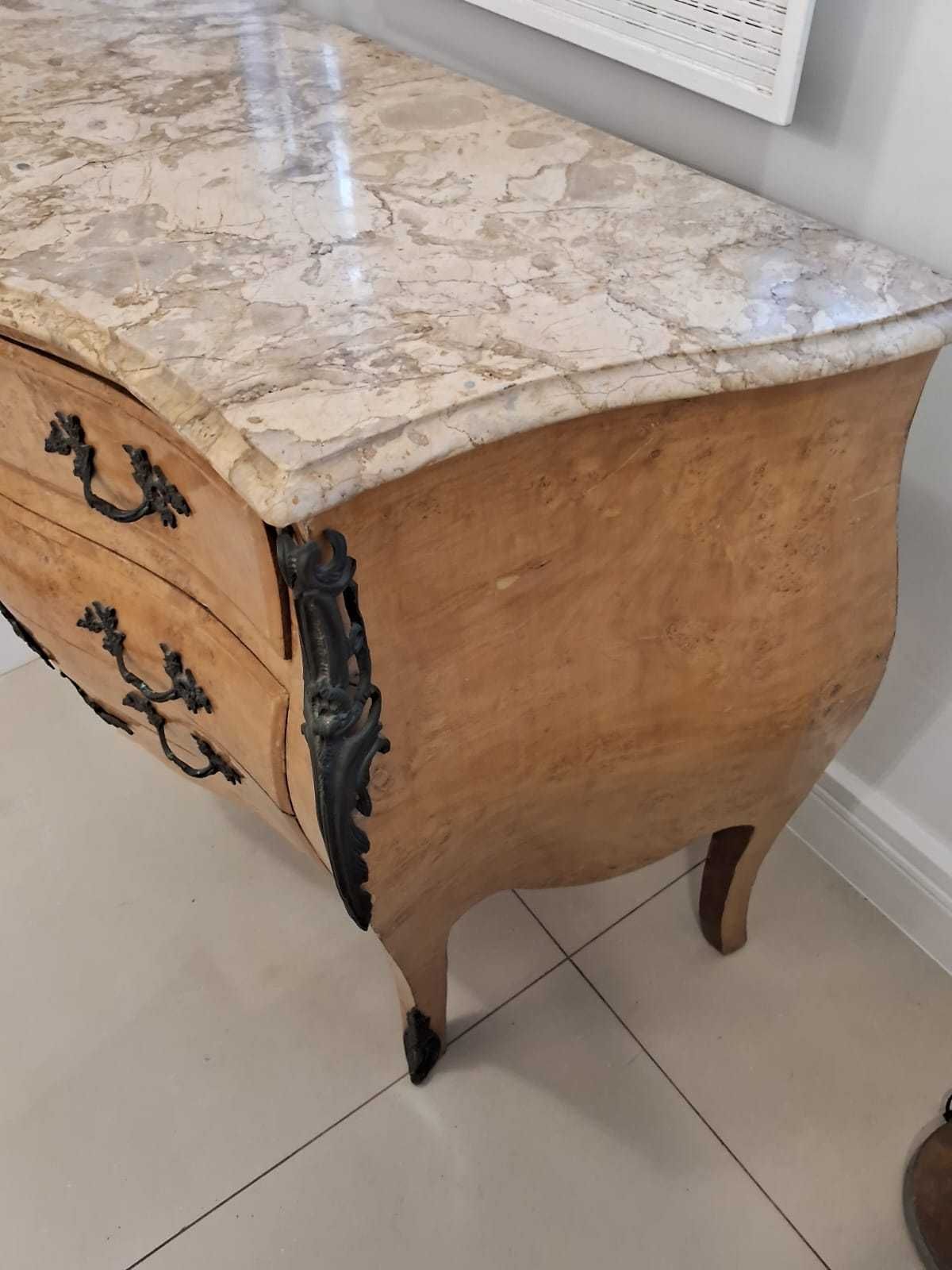 Linda Comoda estilo Luis XV bombe com tampo em mármore e madeira nobre