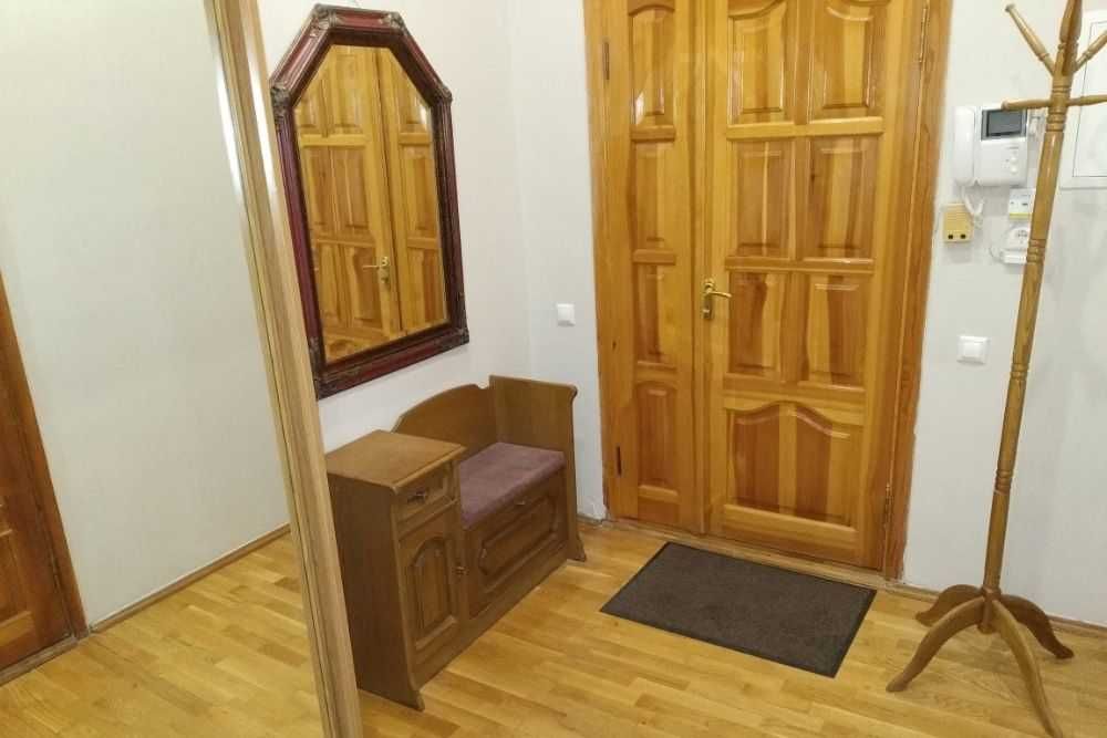 Продаж двокімнатної квартири на бульварі Лесі Українки, 9В