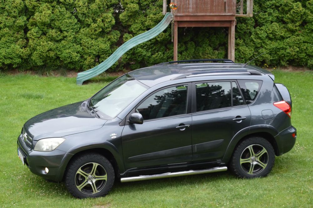 Toyota RAV4 2.2 D4D 4X4 Bezwypadkowy Serwisowany Bardzo Dobry Stan Opony Terenowe