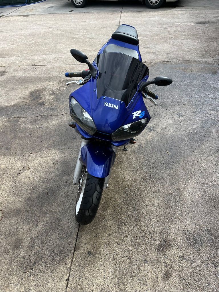 Yamaha R6 2000 .