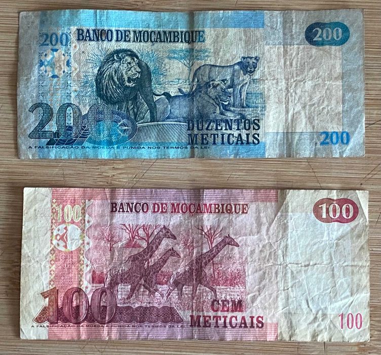 Duas notas de Moçambique - 200 meticais e 100 meticais