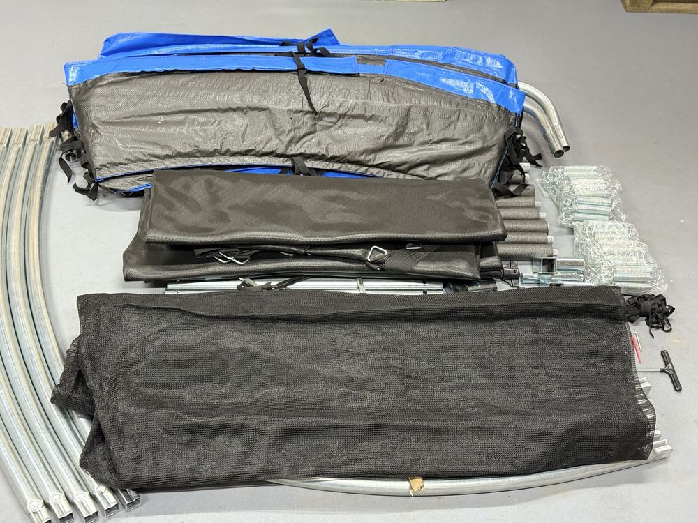 B&M Bardzo duża trampolina ogrodowa 366cm x 265cm rozm. 3,66 m x 2,65m